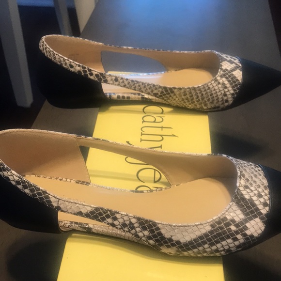 Cathy Jean Leopard Flats - Picture 7 of 8